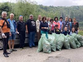 Служители, участници в "Да изчистим България"